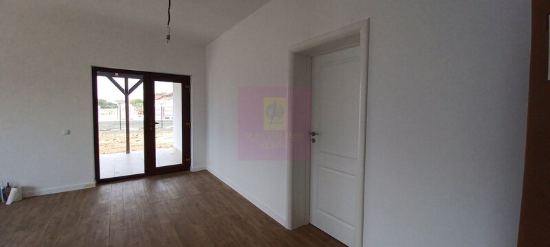 Sabareni, casa noua tip parter, cu pod mansardabil