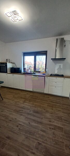 Sabareni, casa noua tip parter, cu pod mansardabil